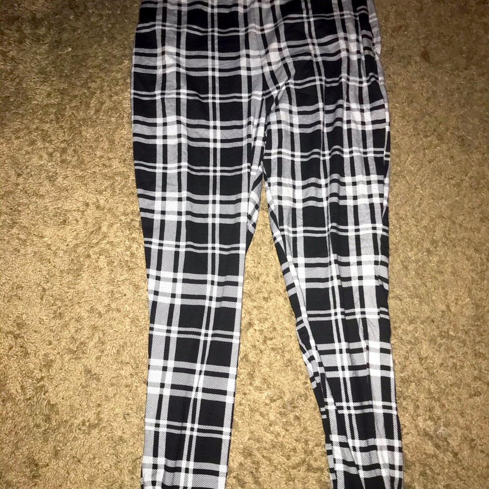 Rue 21 black white jumper